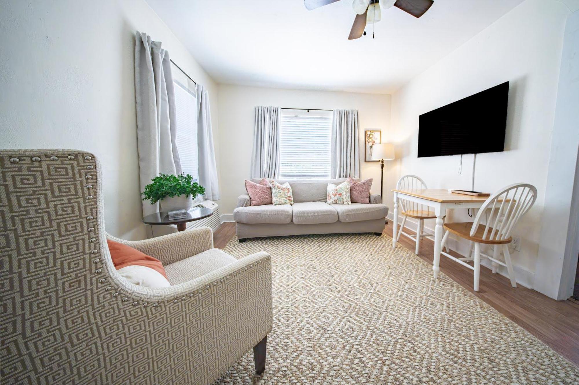 The Flats On Florida St - Super Comfy 2-Bedroom Apartments โมบิล ภายนอก รูปภาพ